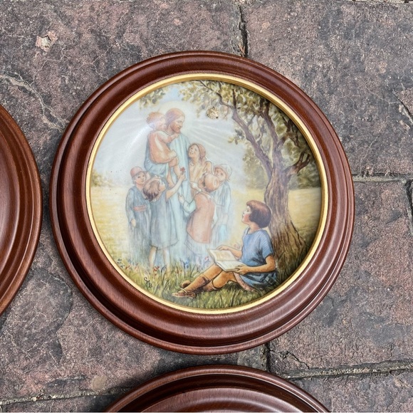Vintage Plates & Frames. Love Divine, Story, Lord’s My Shepherd, Away in Manger - Picture 5 of 10